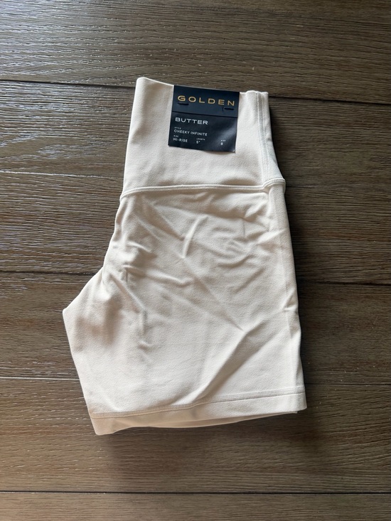 Aritzia Pants - NWT Aritzia Golden BUTTER Cheeky Infinite Hi-Rise 5" Short, 8